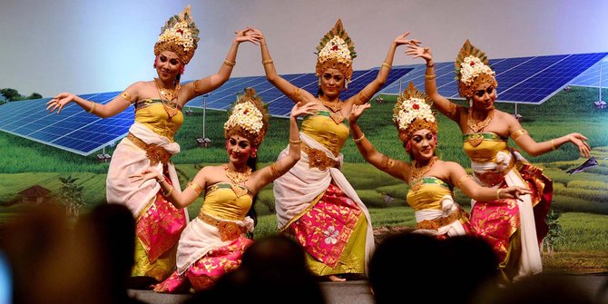 Gemulai penari tradisional buka Bali Clean Energy Forum