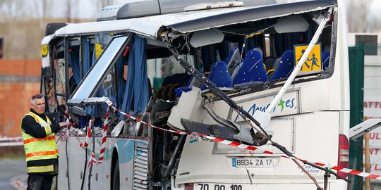 6 Pelajar tewas dalam kecelakaan bus sekolah