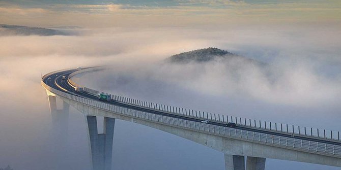 Keindahan Jembatan Crni Kal bak di negeri kayangan