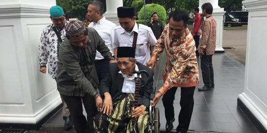 Mbah Moen sambangi Istana temui Presiden Jokowi, bahas islah PPP?