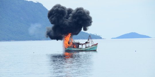 Pembukaan di 2016, Menteri Susi tenggelamkan 23 kapal pencuri ikan