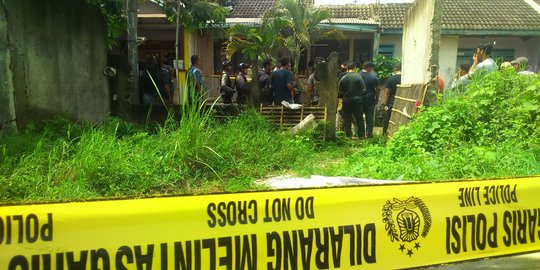 Diduga buru teroris, Densus 88 gerebek rumah warga di Karawang