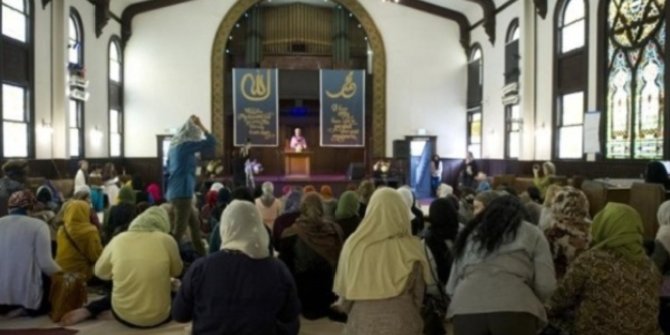 Masjid dipimpin imam salat dan ketua takmir wanita ada di Denmark
