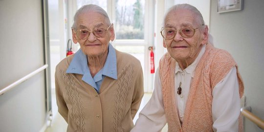Mengenal Paulette dan Simone, wanita kembar tertua di dunia