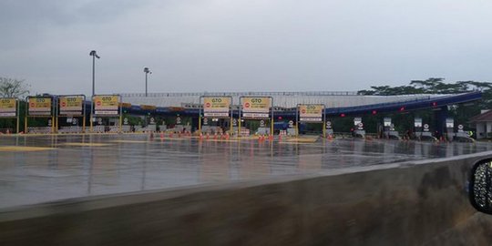 Pagi ini, enam loket gerbang Tol Cikunir 2 kembali dibuka