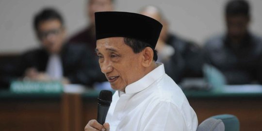 Sidang perdana kasus pencemaran nama baik Fuad Amin molor