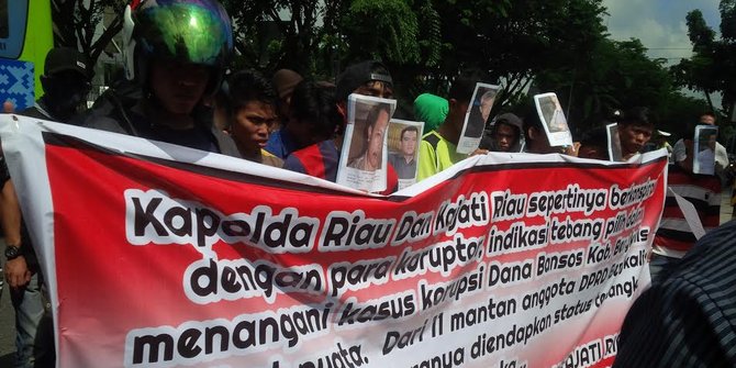 Mahasiswa desak polisi & jaksa usut korupsi Bansos di Bengkalis