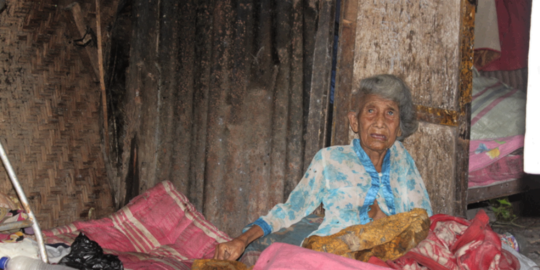 lumpuh dan tinggal di bekas kandang sapi rev3