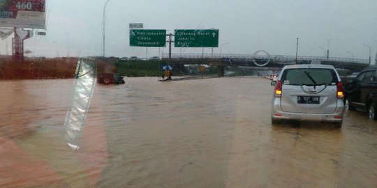 Banjir Tol Cikampek, YLKI dorong konsumen minta kompensasi