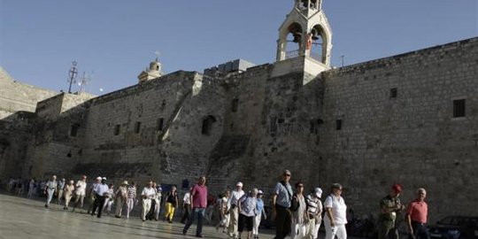 Warga Palestina renovasi gereja tempat kelahiran Yesus