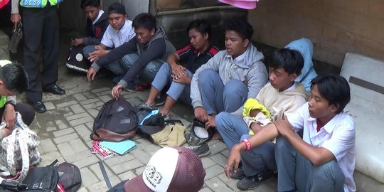 Puluhan pelajar SMK di Tangerang tawuran, ada yang pakai celurit