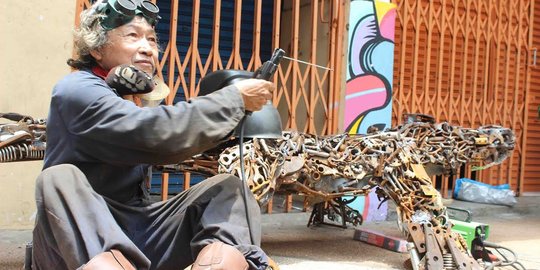 Ono 'Man of Steel' lihai bikin patung dari beragam jenis besi