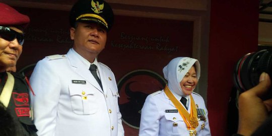 Dilantik jadi kepala daerah, Risma santai, Emil Dardak grogi