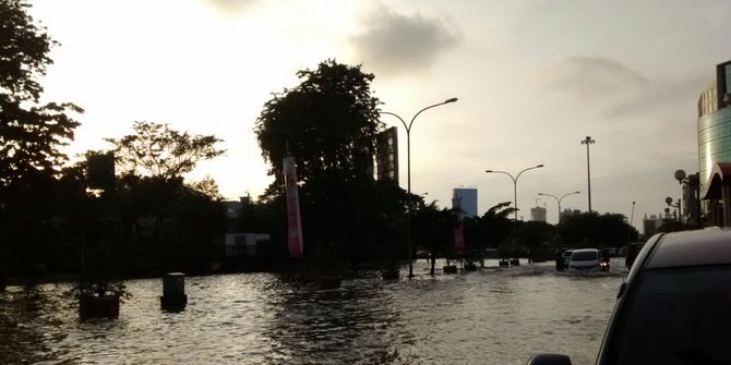 Jakarta diguyur hujan deras tapi Kelapa Gading tidak banjir