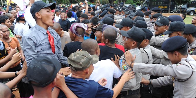 Tolak pembangunan bandara, warga Kulonprogo bentrok dengan polisi