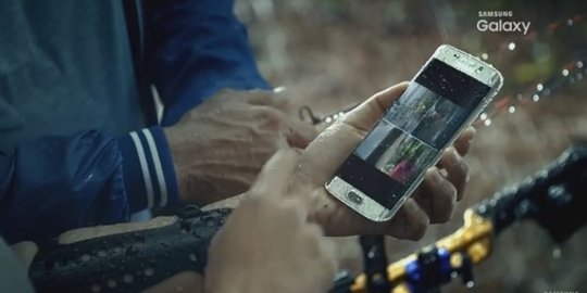 [Video] Benarkah ini bukti Samsung Galaxy S7 Edge anti air?