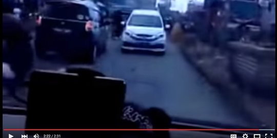 Video polisi bela mobil lawan arah di Pasar Cibinong jadi perdebatan