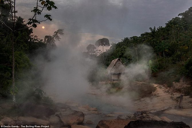 sungai mendidih di peru