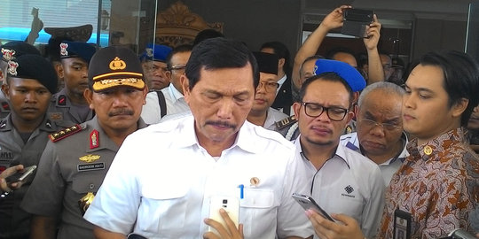 Luhut minta Pemda bikin aturan buat pembatasan demo di Batam