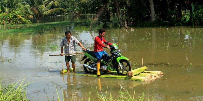 Diguyur hujan seharian, ratusan rumah di Cilacap terendam banjir