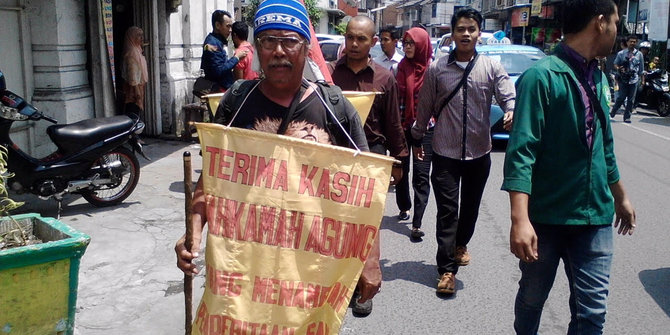 Lihat Indra datang, Satpol PP tutup gerbang kantor Gubernur Sumut