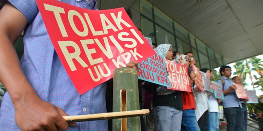'Semoga 7 fraksi yang setuju revisi UU KPK dibukakan pintu hidayah'