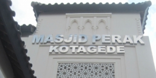 Unik, Jam Matahari Jadi Penanda Salat di Masjid Yogya Ini