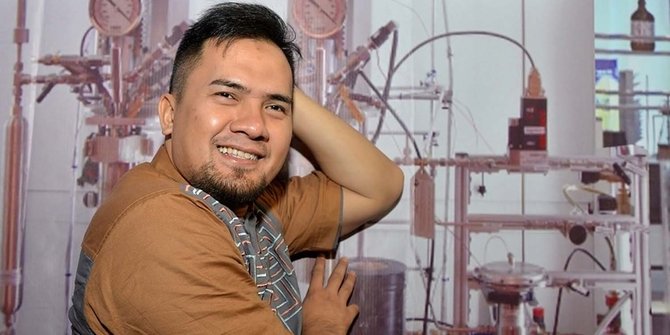 Dunia hiburan kian seram, artis pecinta sejenis incar pria 