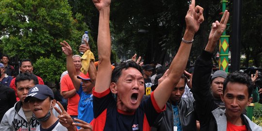 Tuntut ganti rugi, warga Kalijodo geruduk kantor DPRD DKI