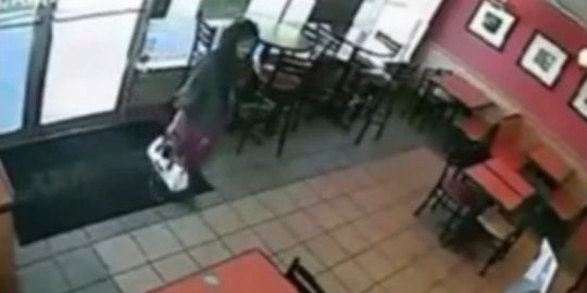 Usai melahirkan di toilet restoran, ibu ini tinggalkan bayinya