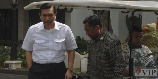 Atas namakan Jokowi, Luhut & Johan selalu beda soal revisi UU KPK