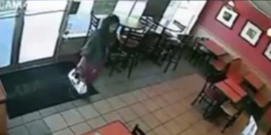 di toilet restoran ibu ini tinggalkan bayinya rev1