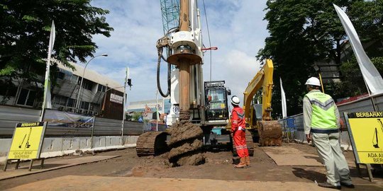 Bakar kemenyan di proyek jalan dan galian