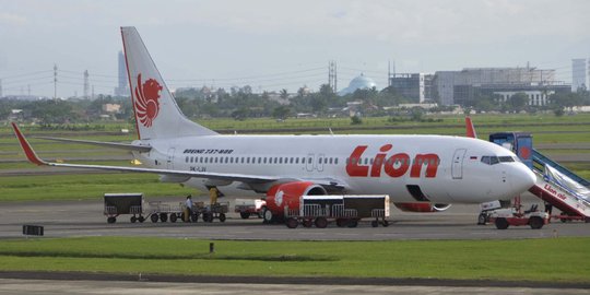 Mendarat saat hujan deras, Lion Air tergelincir di Bandara Juanda