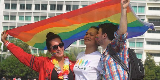 Mengakui keberadaan LGBT, menghormati hak mereka