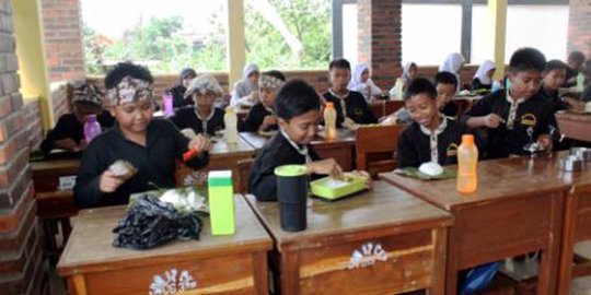 Pelajar di Purwakarta boleh bawa bantal dan tidur siang di sekolah