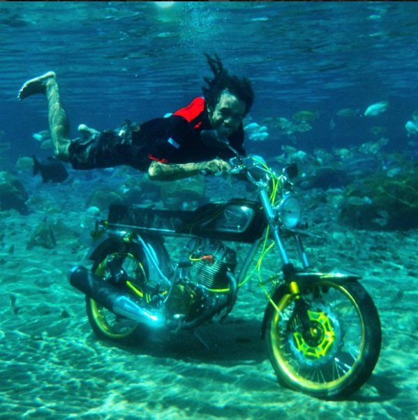 Warga Klaten gandrung foto-foto bareng motor kesayangan di 