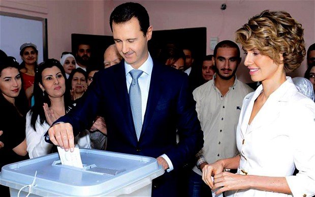 presiden suriah basyar al assad dan istrinya asma assad saat melakukan pemungutan suara 001