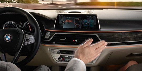 Awas, layar touchscreen di dashboard ternyata memicu kecelakaan!