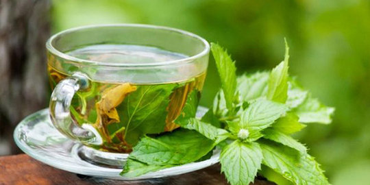 Secangkir teh hijau ampuh atasi 6 masalah perut ini