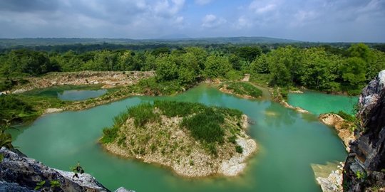 Saingi danau Kelimutu, Gunung Kidul suguhkan telaga Biru Semin