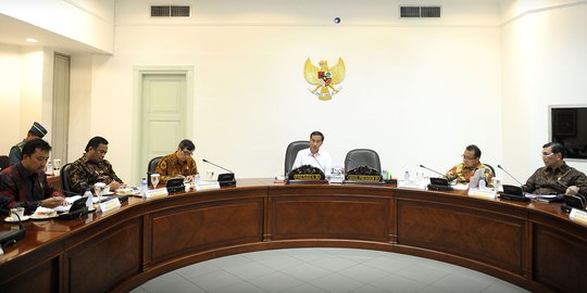 Jokowi: Membangun TNI yang disegani harus mampu menemui alutsista
