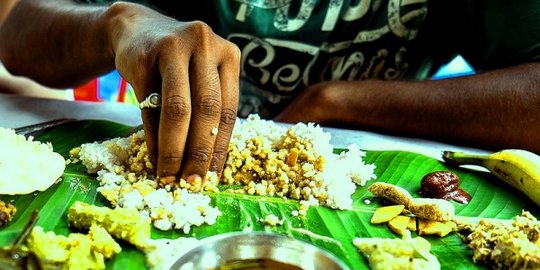 3 Alasan sehat untuk makan dengan tangan daripada menggunakan sendok