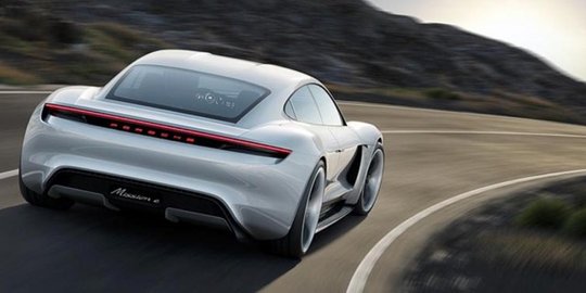 Harus dikemudikan manusia, Porsche tak latah produksi mobil otomatis