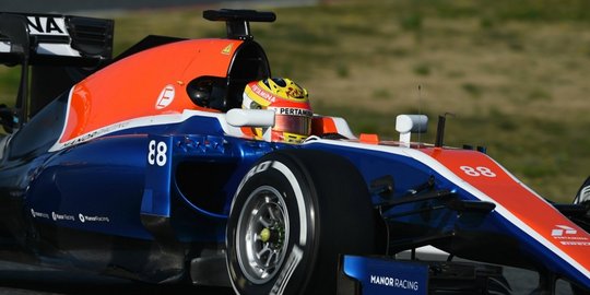 Aksi Rio Haryanto gas MRT05 Manor Racing di tes Formula 1 Barcelona