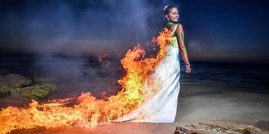 wedding dengan gaun terbakar