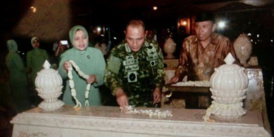 Pangkostrad pimpin anak buah ziarah dan berdoa di makam Soeharto