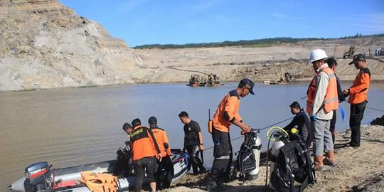 Sedang asyik mancing di sungai, seorang bocah tertimpa longsor