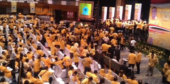 Hanya Akom dan Setnov yang dinilai layak bertarung di Munas Golkar