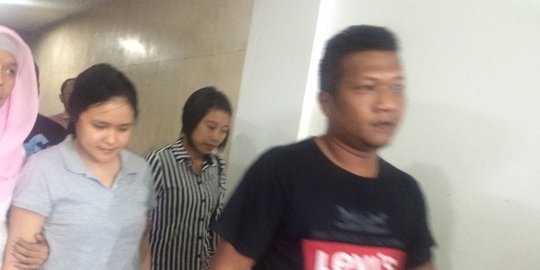 polisi buktikan jessica penabur sianida di kopi mirna rev1